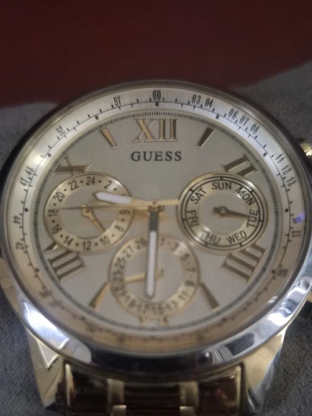 Guess Gold Tone Men's Chronograph Bracelet Watch Really Nice Watch. Nwot